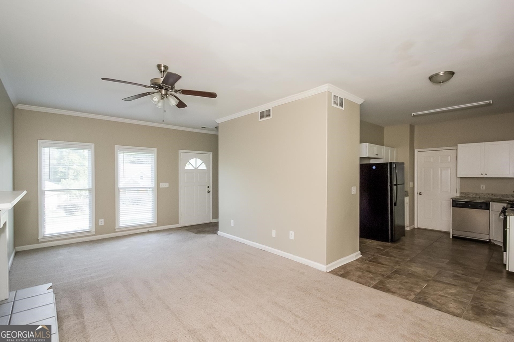 3124 Green Valley Drive - Photo 2