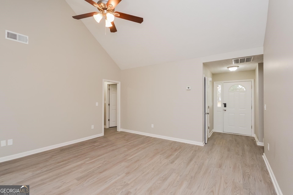 105 Lakepointe Court - Photo 1