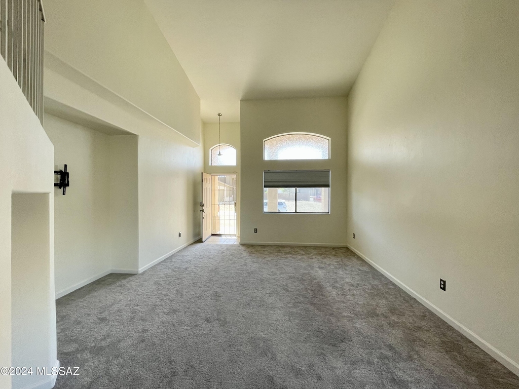 8701 E Chimney Spring Drive - Photo 14