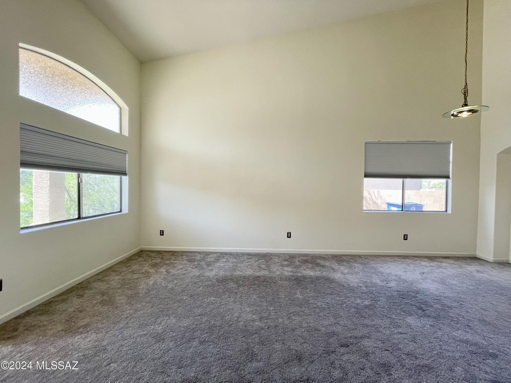 8701 E Chimney Spring Drive - Photo 13