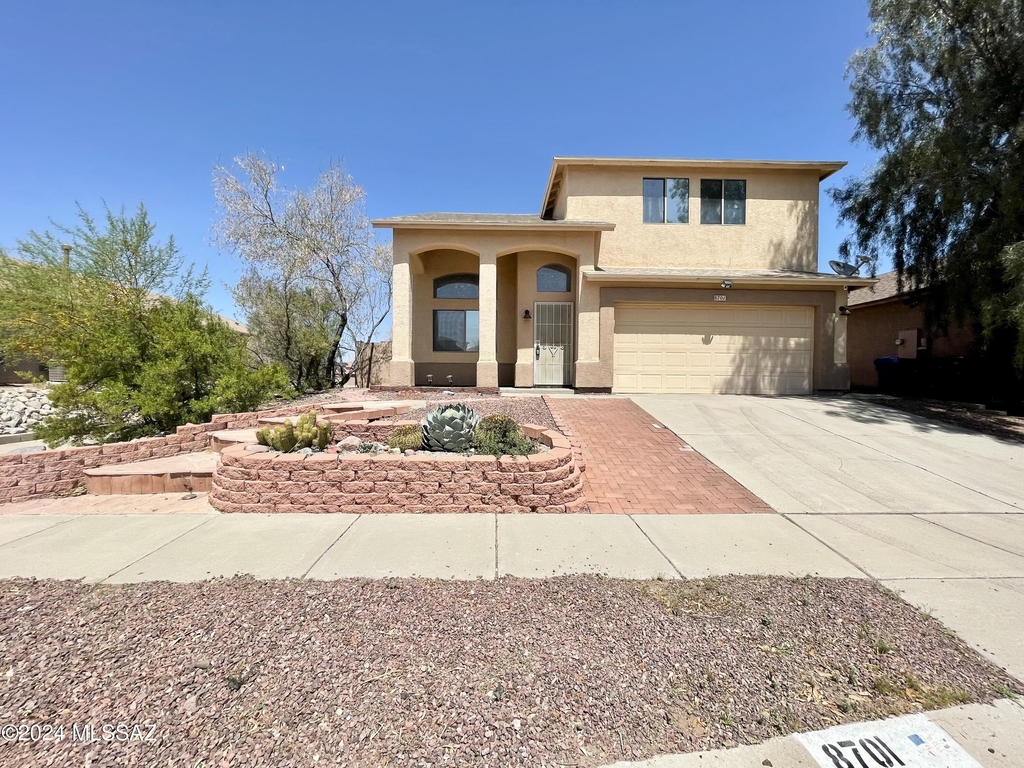 8701 E Chimney Spring Drive - Photo 0