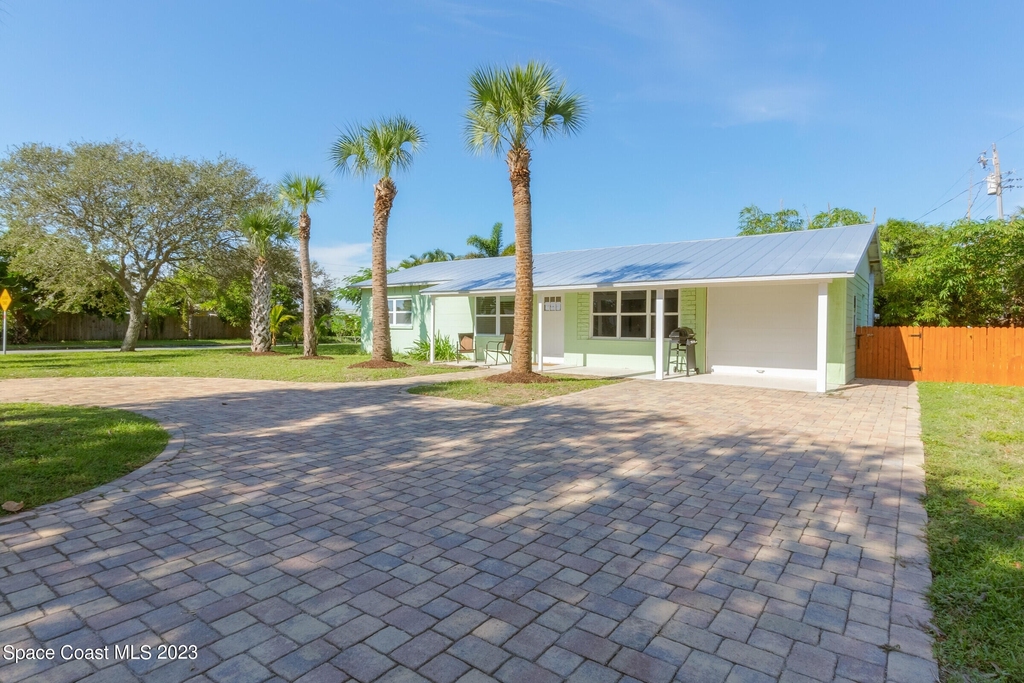 2040 Palm Avenue - Photo 2