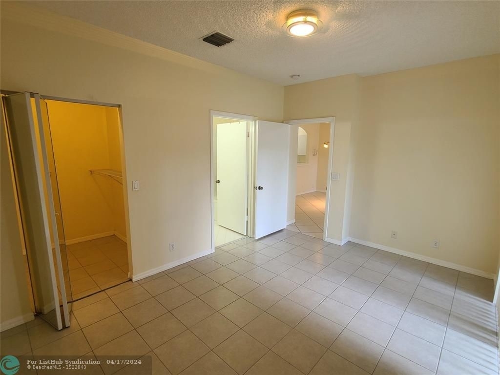 1065 Sw 42nd Ter - Photo 4