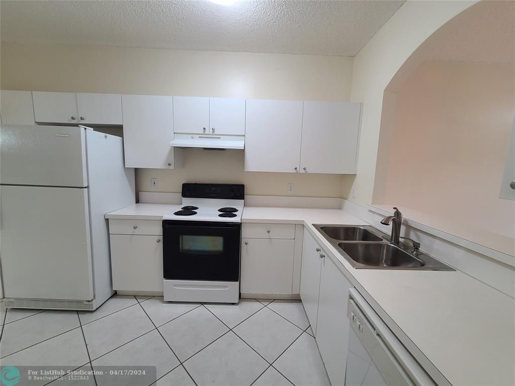 1065 Sw 42nd Ter - Photo 2