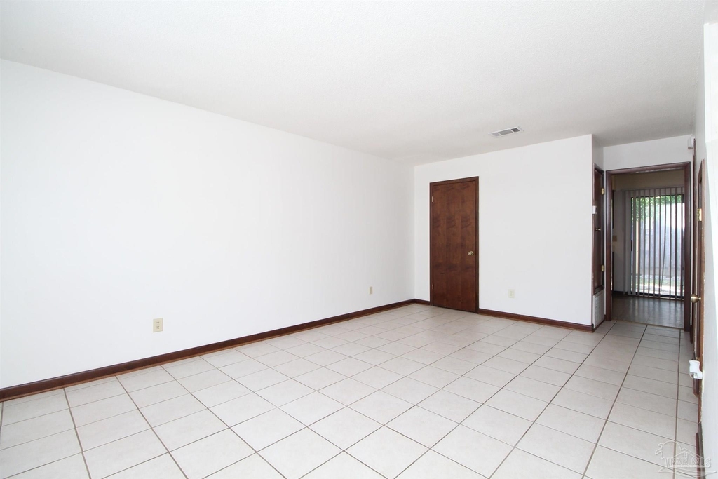 1455 Acorn Ln - Photo 4