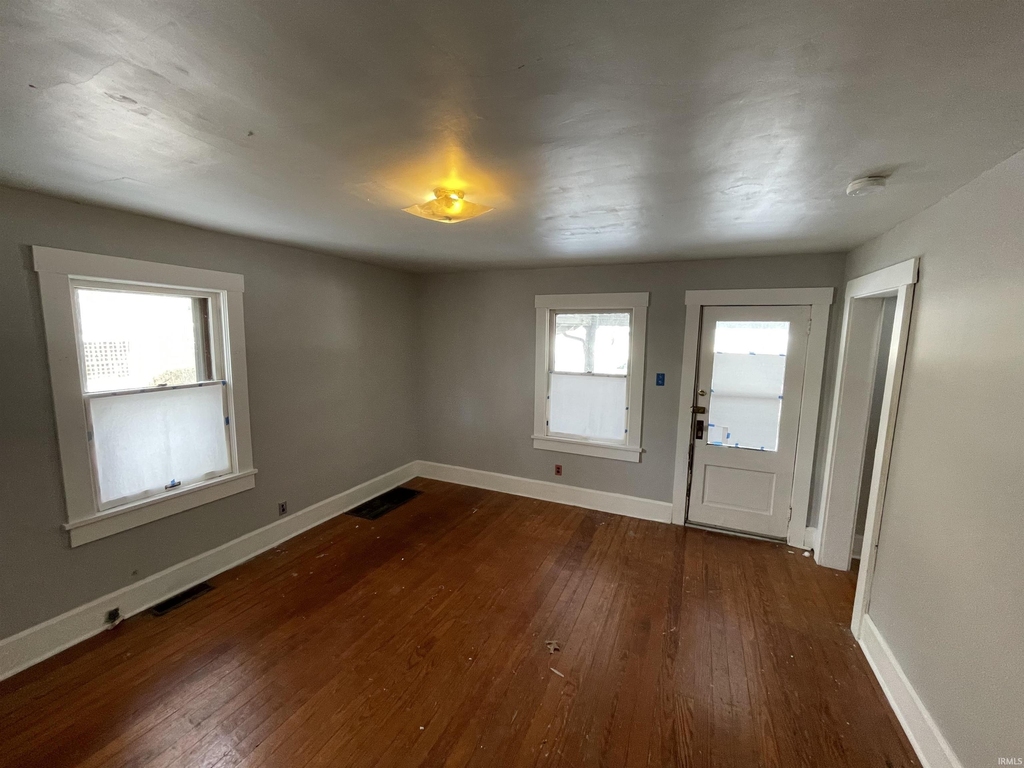 521 W Wylie Street - Photo 1