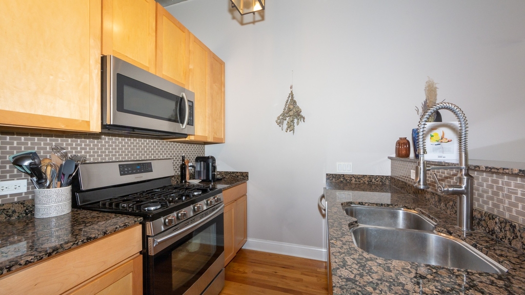 1070 W 15th Street - Photo 9