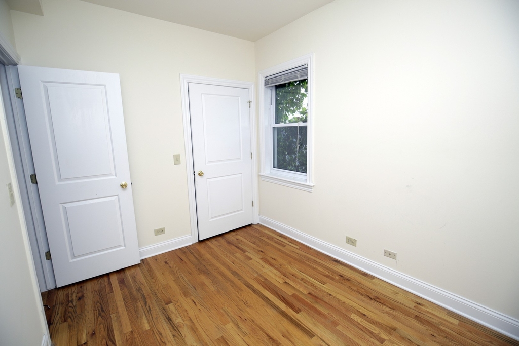 1442 W Barry Avenue - Photo 5