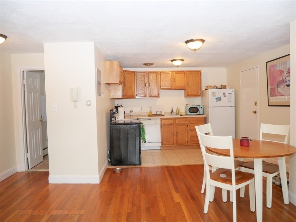 217 Kent - Photo 2