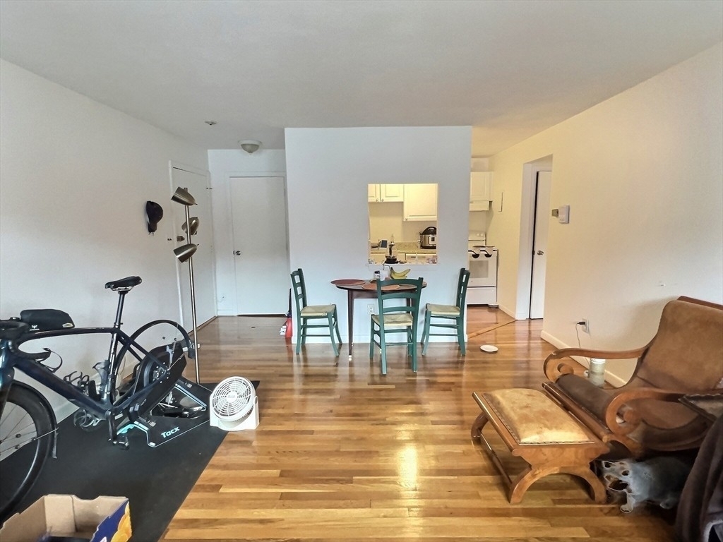 1027 Commonwealth Ave - Photo 1