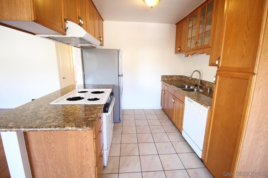 9516 Carroll Canyon Rd - Photo 4