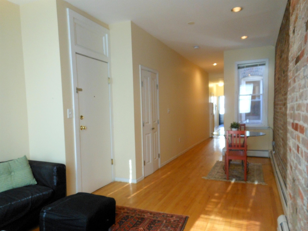 273 Webster Ave - Photo 1