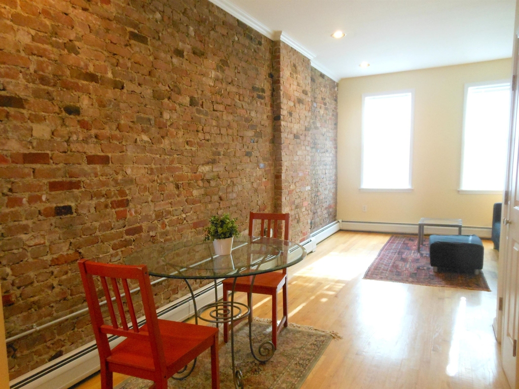 273 Webster Ave - Photo 3