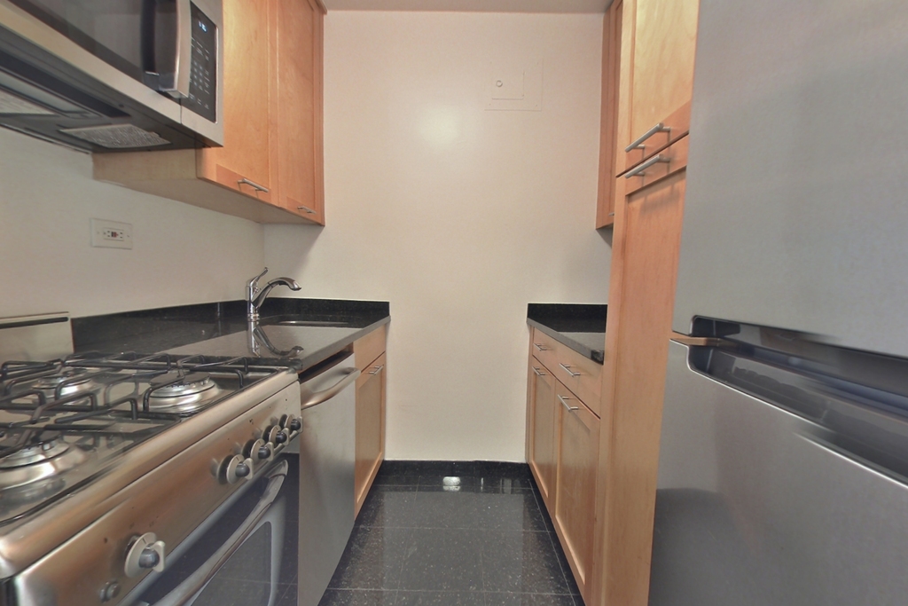 145 4th Avenue, 6J - Photo 3