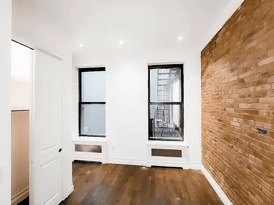 350 Third Avenue - Photo 2