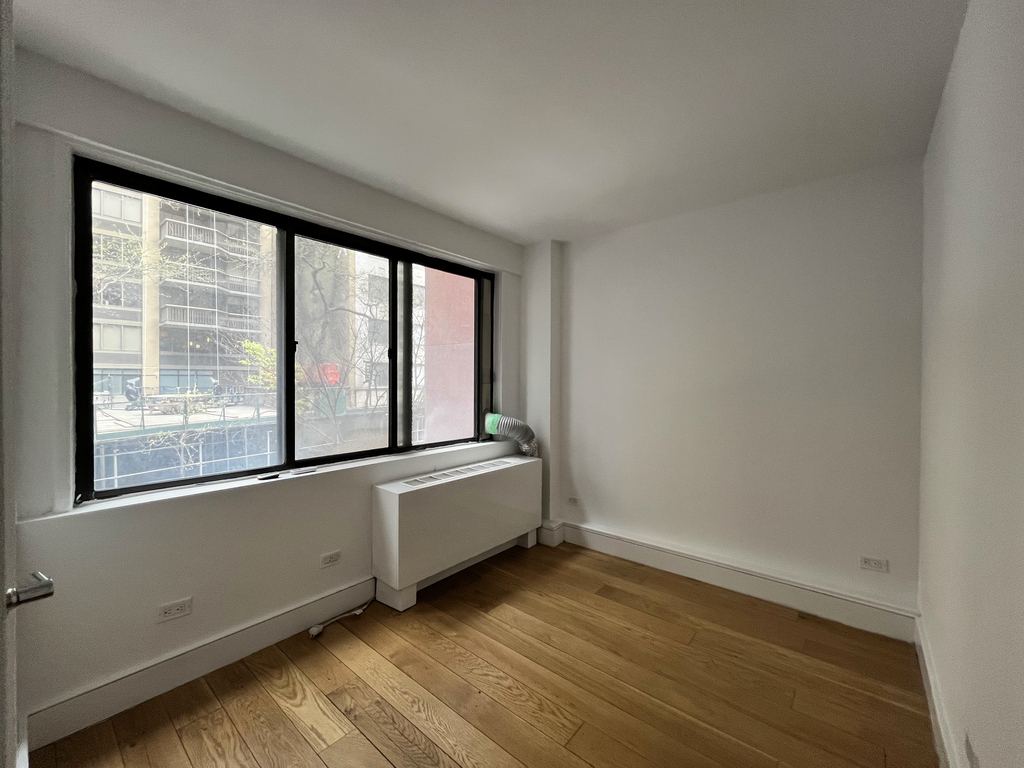 230 East 44th Street - Photo 7