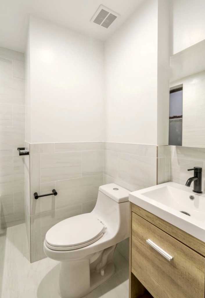 267 West 15th Street - Photo 4