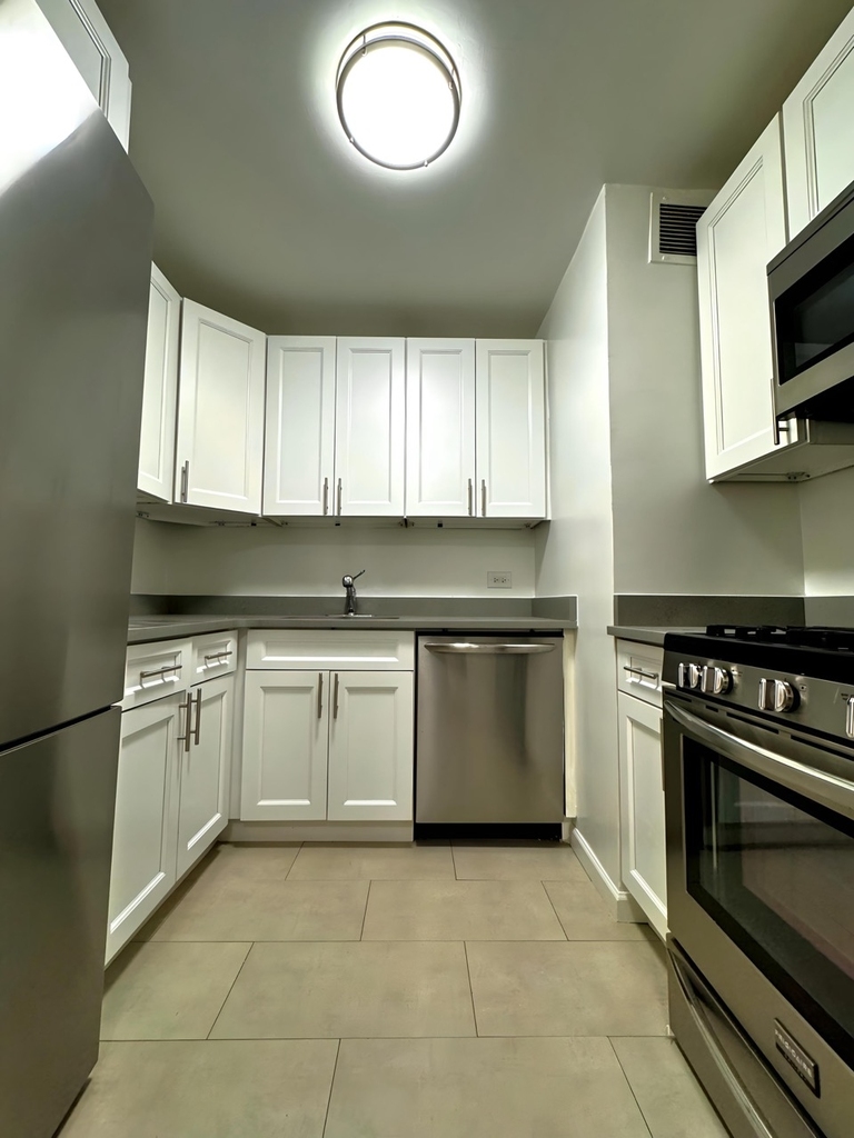 305 West 86th Street - Photo 5