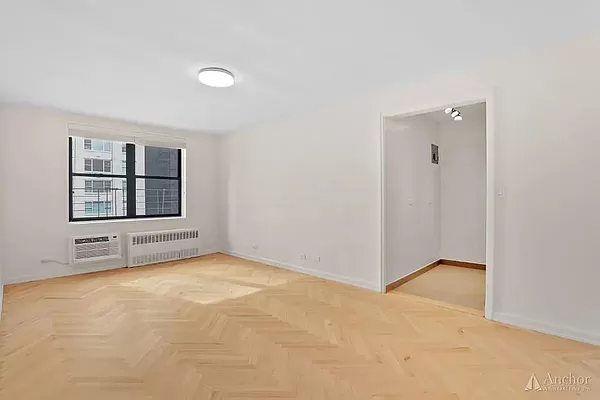 316 east 55th st - Photo 0