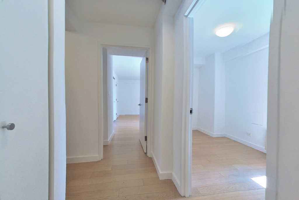 222 East 39th Street, 19G - Photo 8