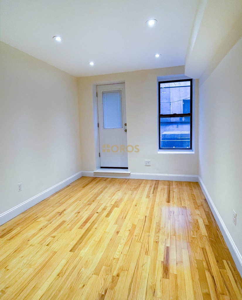 343 East 10th Street - Photo 7