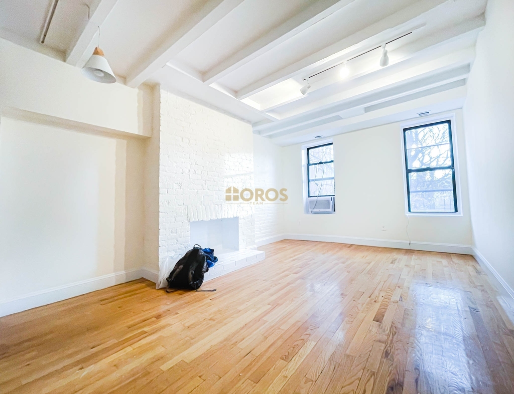 343 East 10th Street - Photo 1