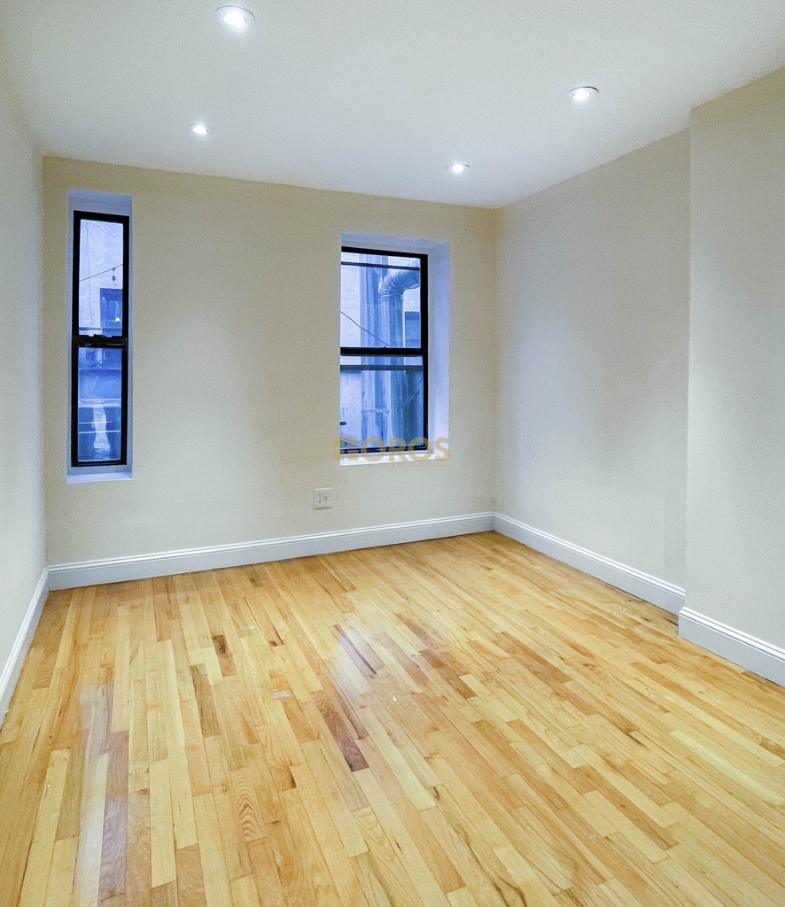 343 East 10th Street - Photo 5