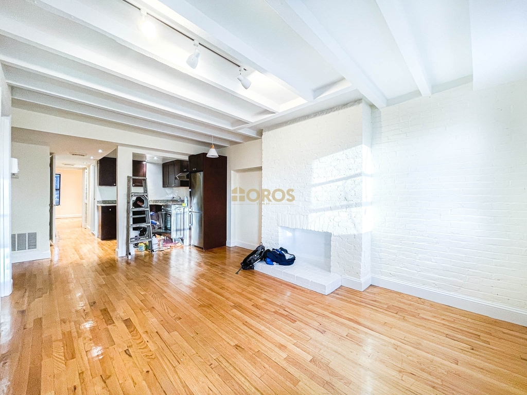 343 East 10th Street - Photo 2