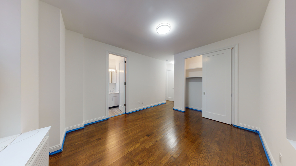 200 West 58th Street - Photo 6