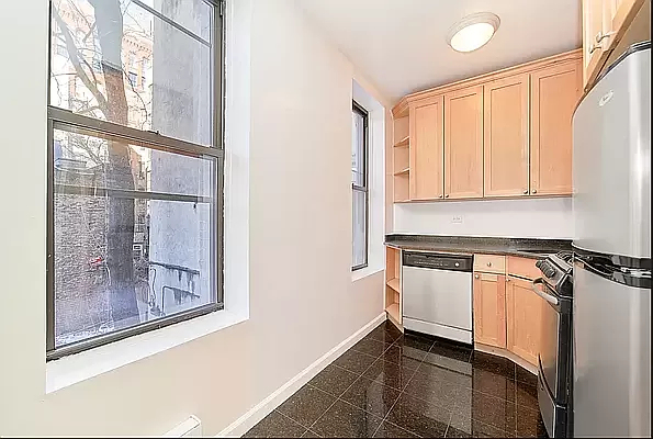 281 Mott Street, 2R - Photo 1