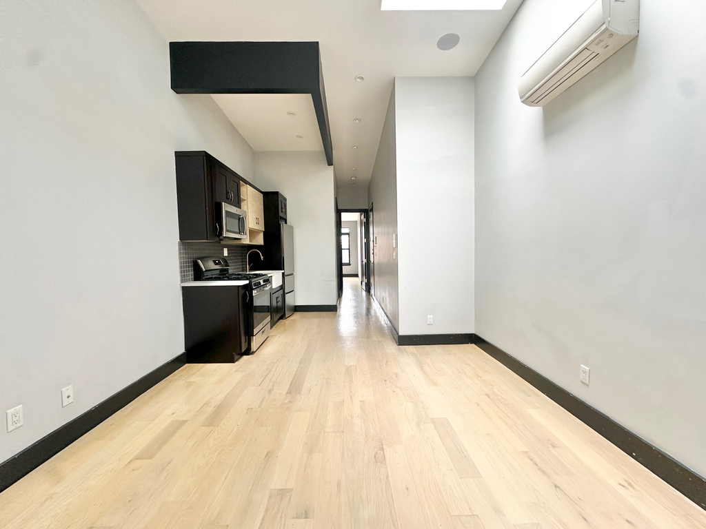 148 Meserole Street - Photo 0