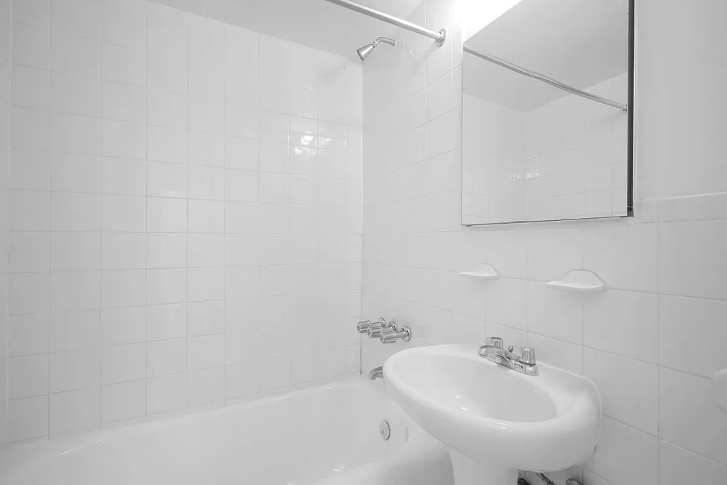 307 East 44th Street - Photo 7