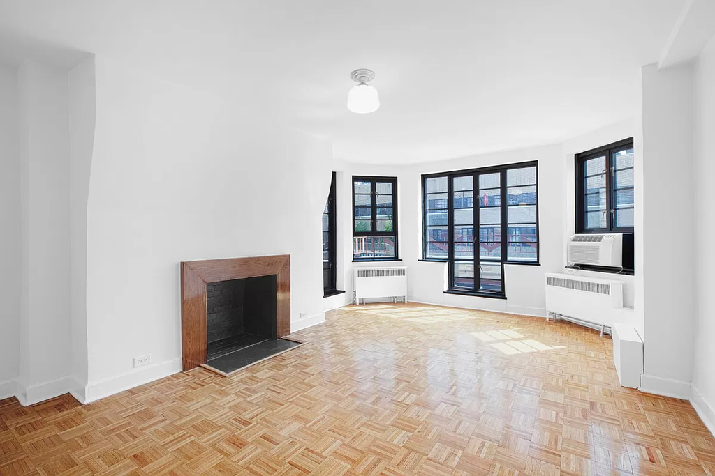 307 East 44th Street - Photo 0