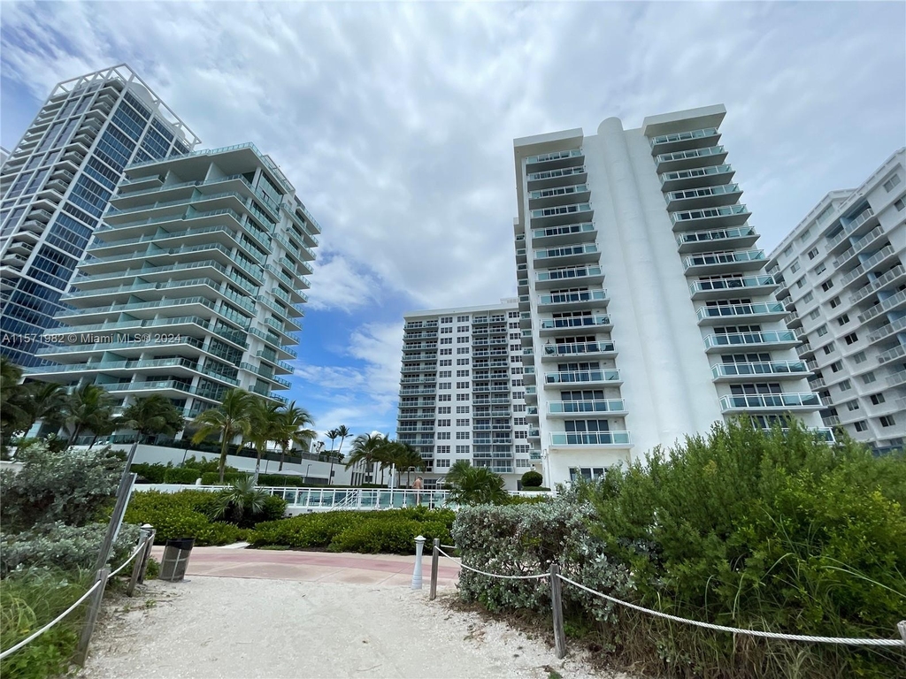 6917 Collins Ave - Photo 15