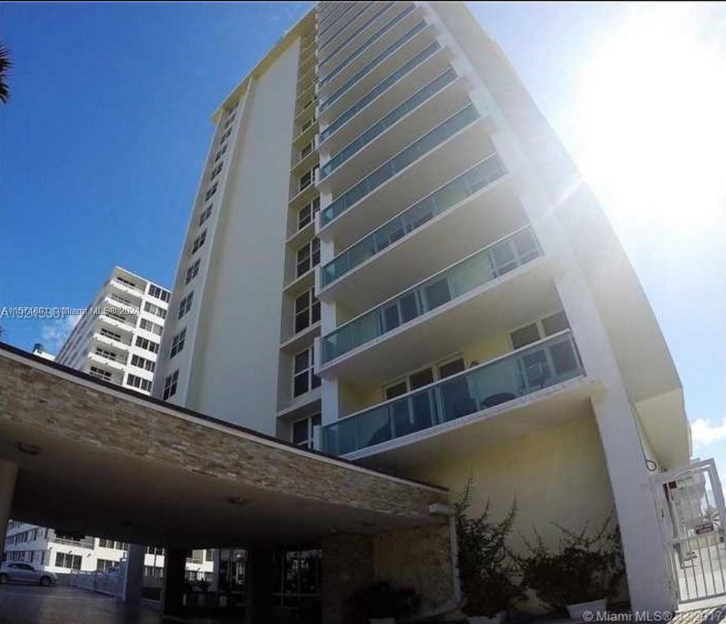 5001 Collins Ave - Photo 6