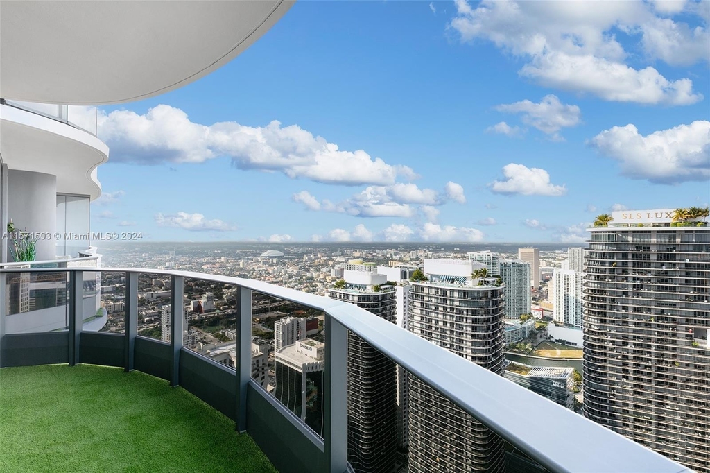 1000 Brickell Plz - Photo 3