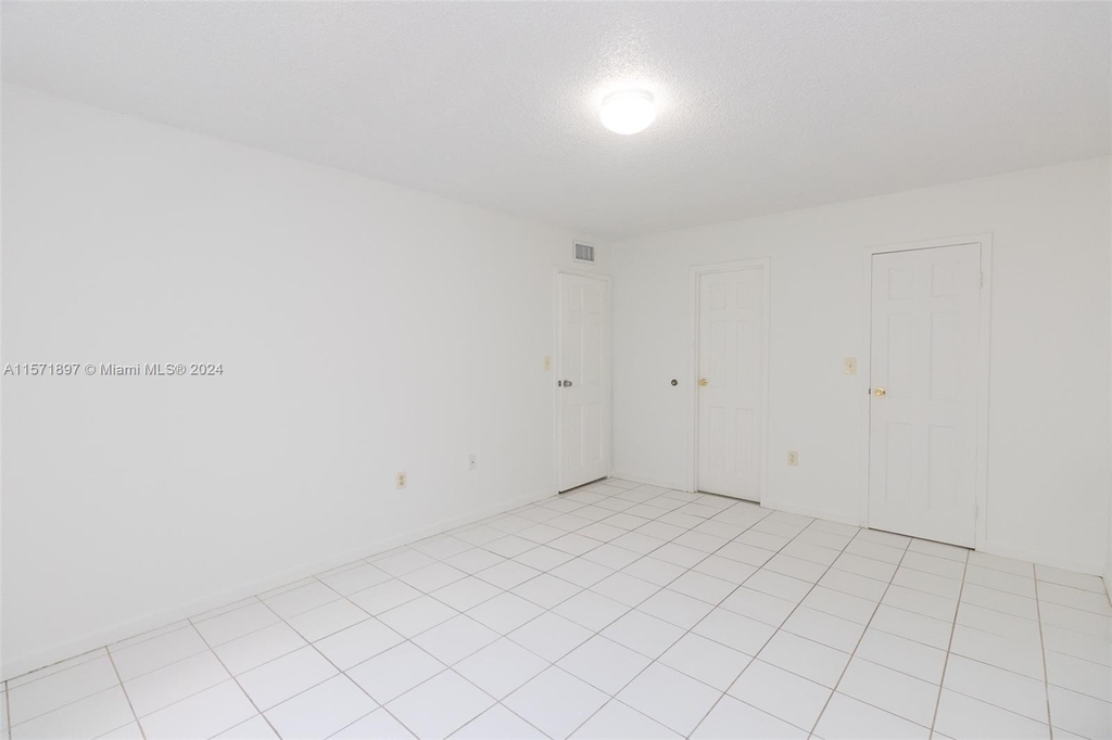 1744 Nw 55th Ave - Photo 5
