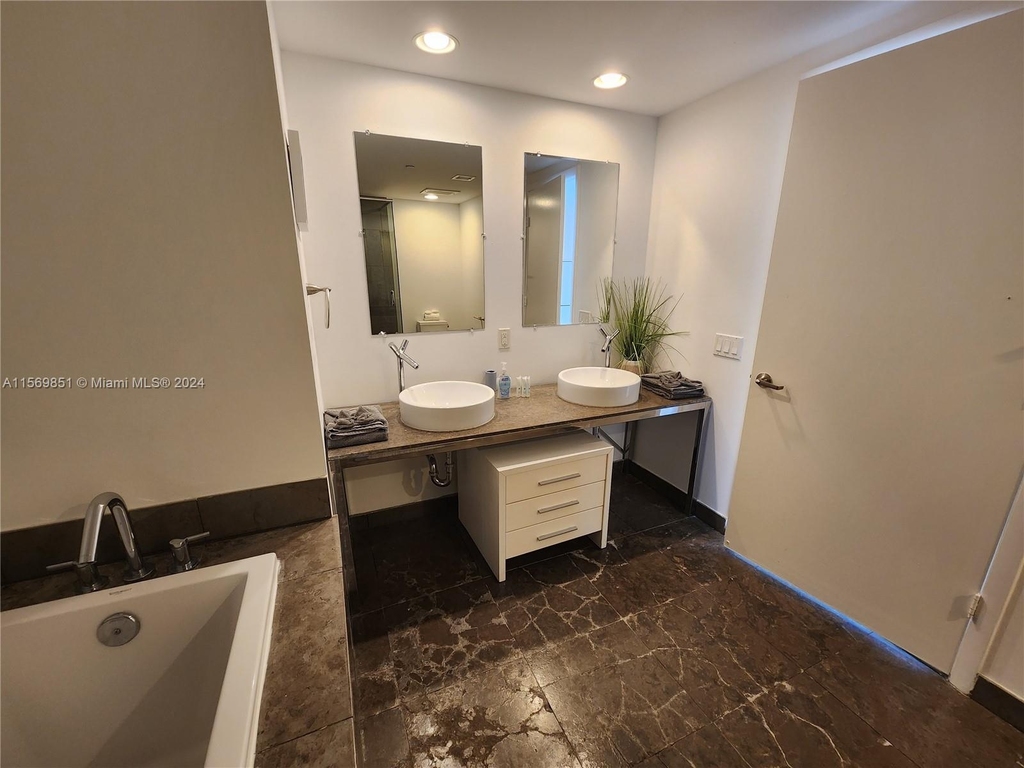 485 Brickell Ave - Photo 18