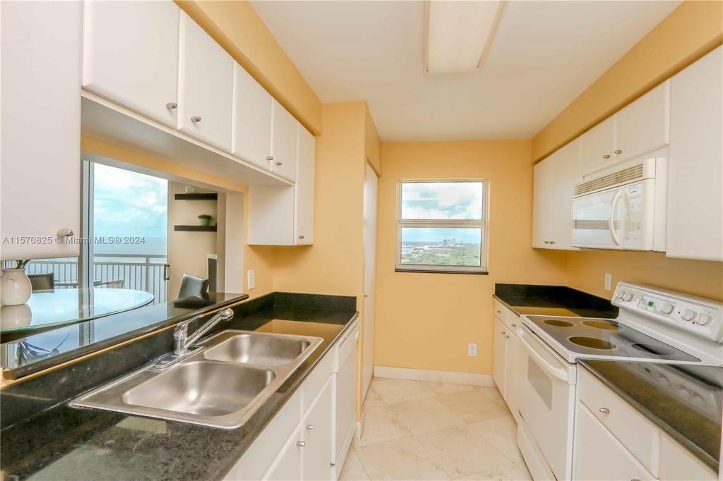 2475 Brickell Ave - Photo 12