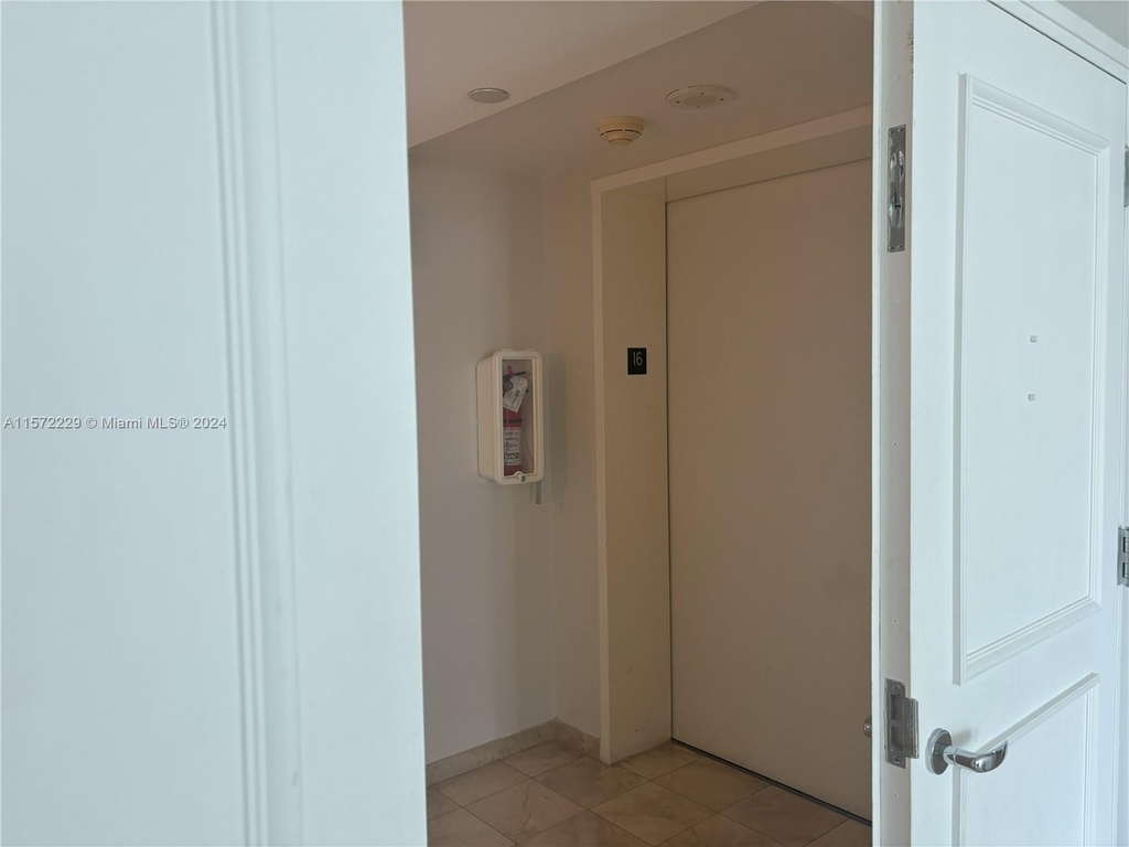 5900 Collins Ave - Photo 28