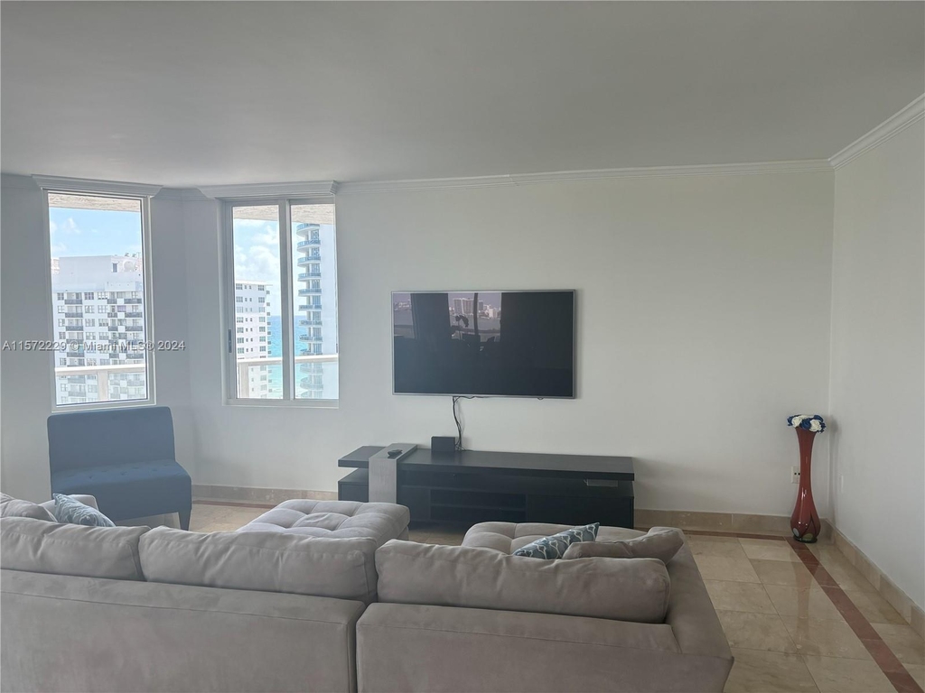 5900 Collins Ave - Photo 4