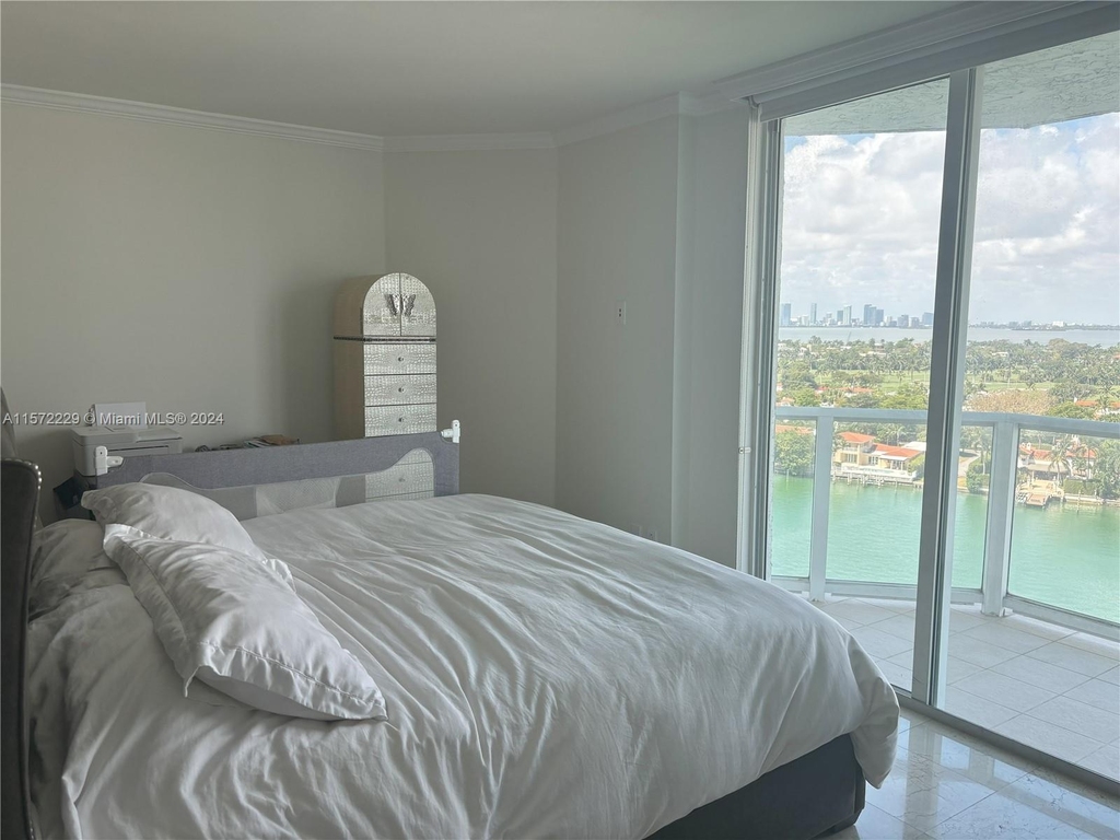 5900 Collins Ave - Photo 9