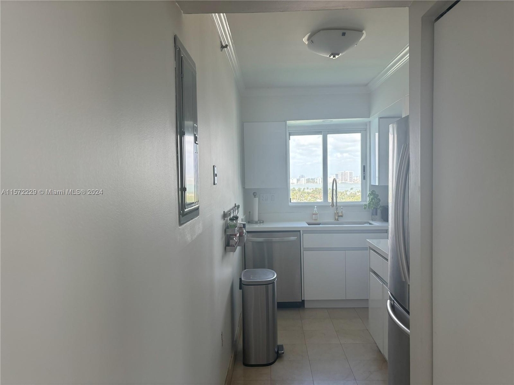 5900 Collins Ave - Photo 8