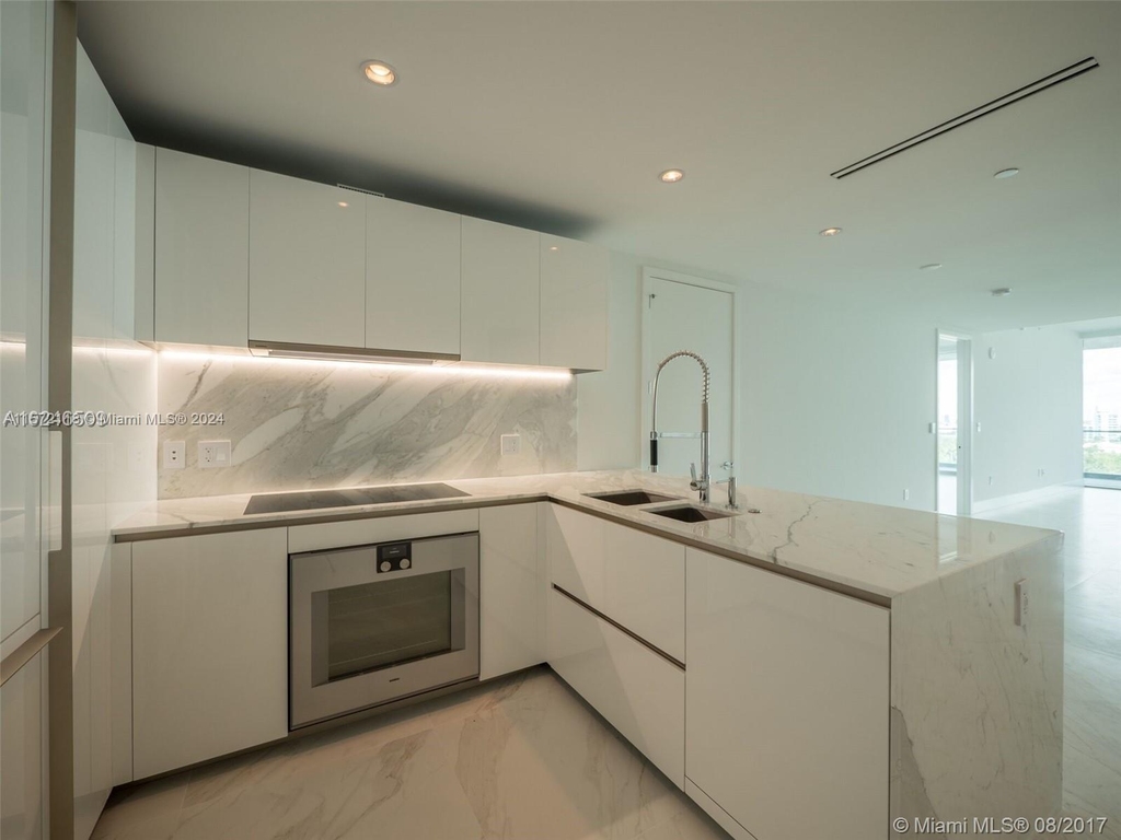 10201 Collins Ave - Photo 4