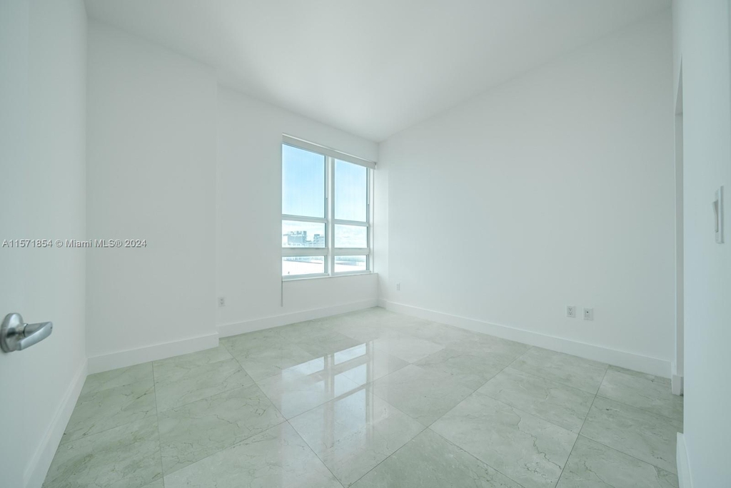 950 Brickell Bay Dr - Photo 13