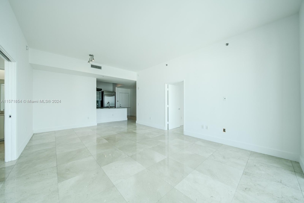 950 Brickell Bay Dr - Photo 3