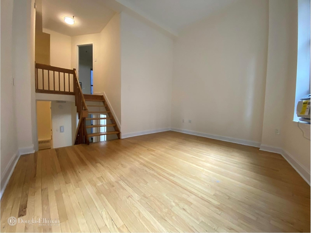 1 Astor Pl - Photo 2