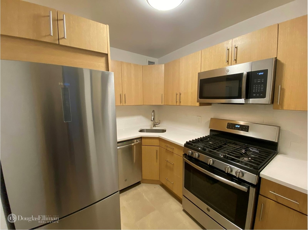 1 Astor Pl - Photo 1