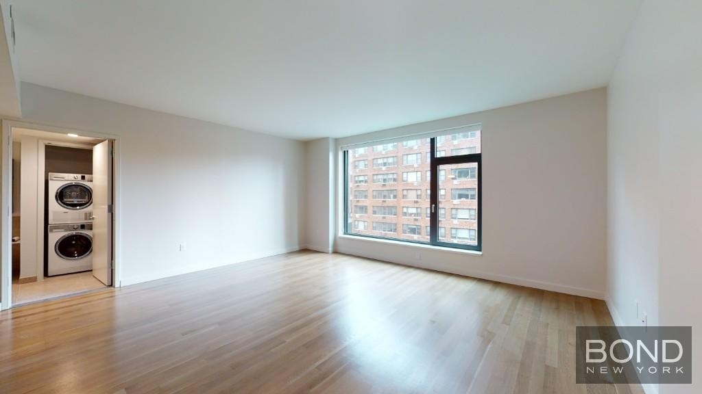 515 East 86th Street - Photo 2