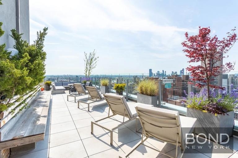 515 East 86th Street - Photo 17